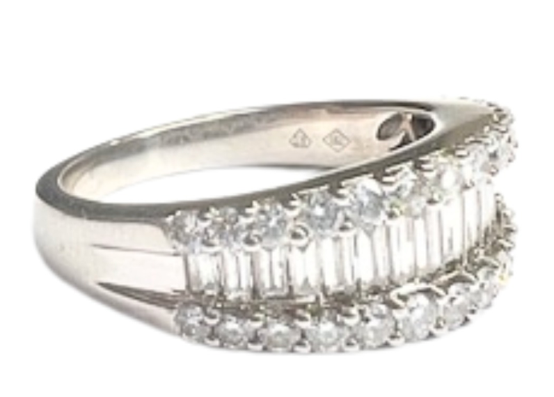 SORTIJA ESTILO CONTEMPORÁNEO SIGLO XX de ORO 18 kts con DIAMANTES 0.48 CT