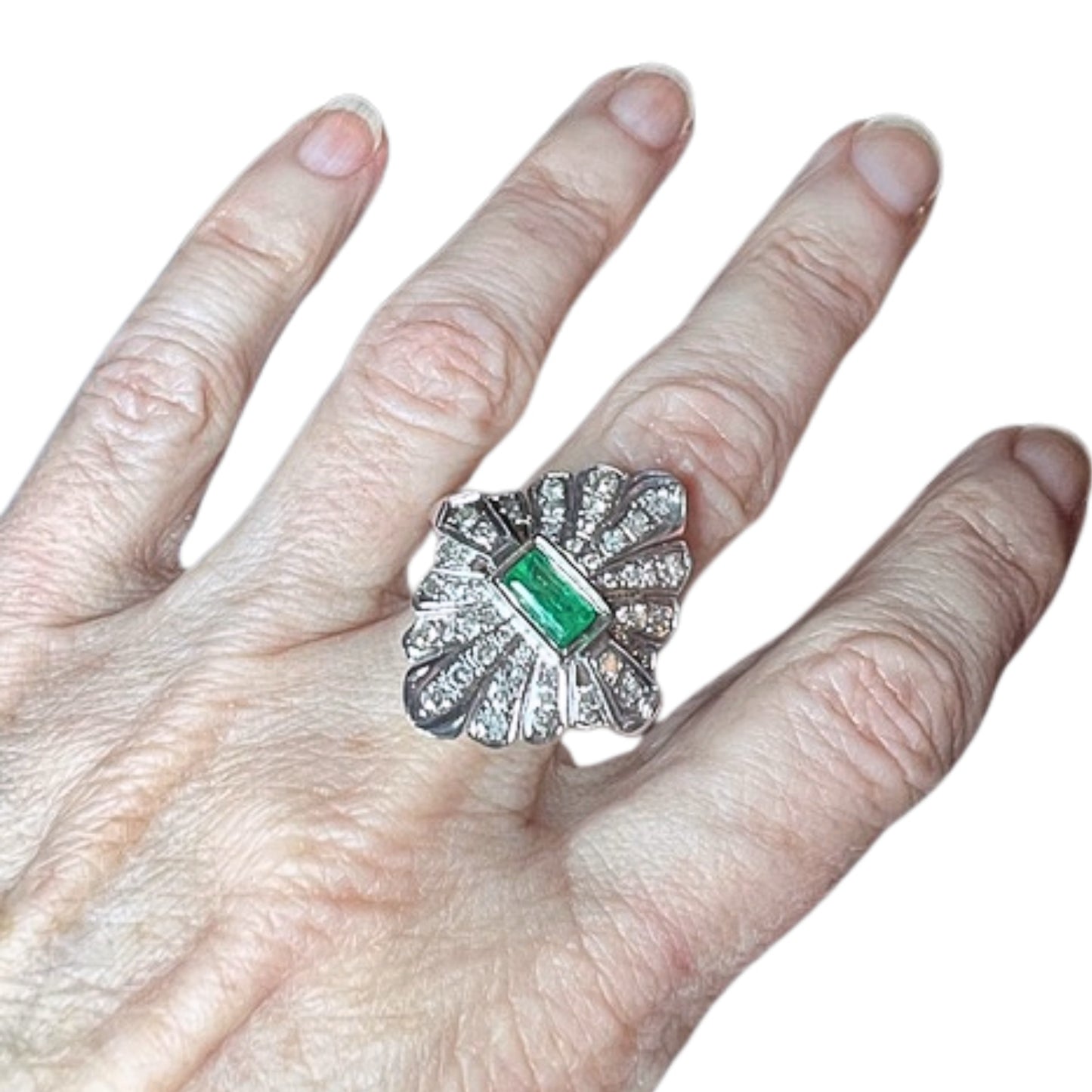 SORTIJA ESTILO AR DECO de ORO con DIAMANTES 1 ct y ESMERALDA 1 ct