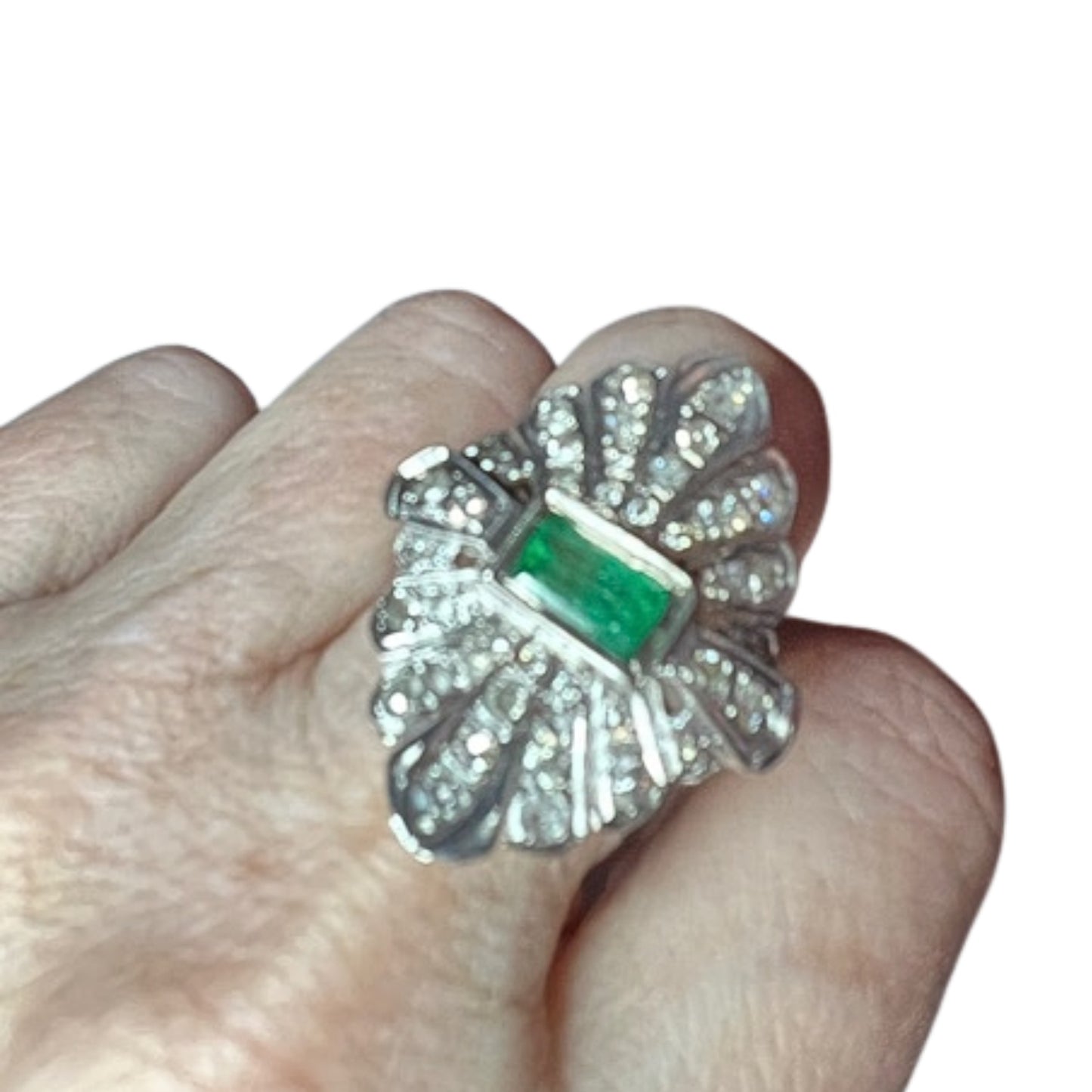 SORTIJA ESTILO AR DECO de ORO con DIAMANTES 1 ct y ESMERALDA 1 ct