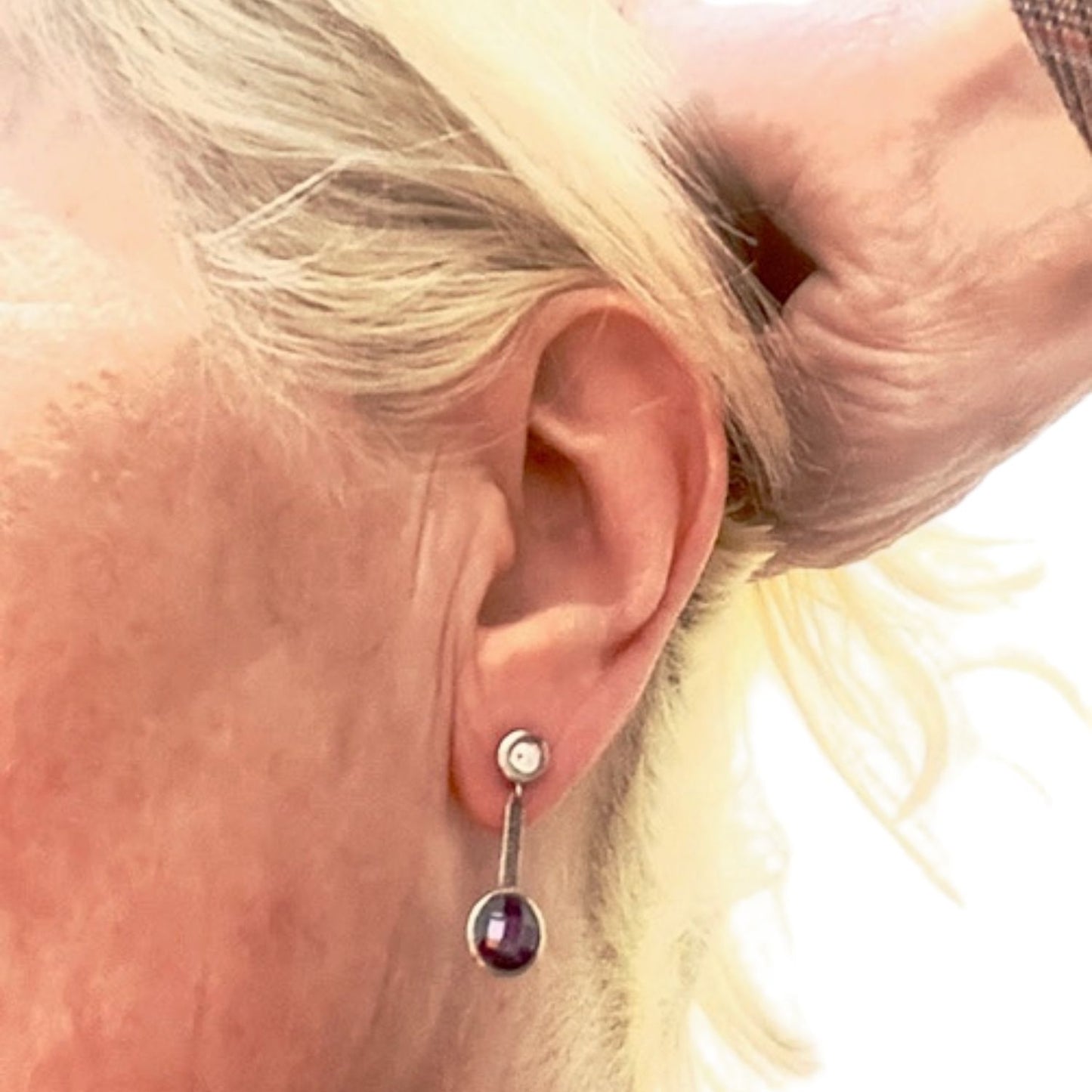 PENDIENTES CONTEMPORANEOS SIGLO XX de ORO 18 kts con CIRCONITAS y AMATISTAS (sello)