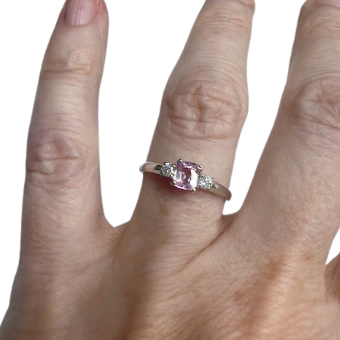 SORTIJA DISEÑO CONTEMPORÁNEO SIGLO XXI de ORO BLANCO 18 kts con DIAMANTES y ZAFIRO FANTASIA ROSA