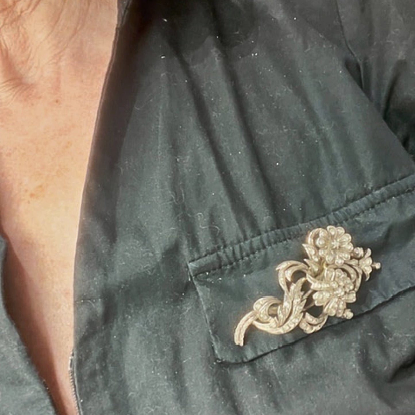 BROCHE ANTIGUO DE PRINCIPIO DE SIGLO XX de ORO 18 kts y PLATA con DIAMANTES