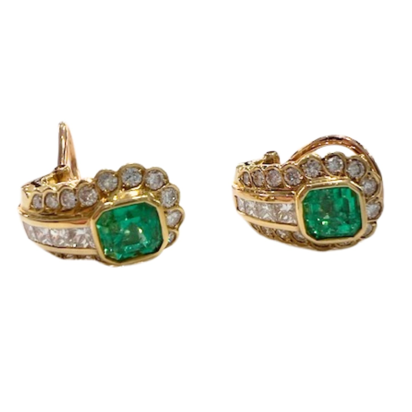 PENDIENTES DISEÑO CONTEMPORÁNEO de ORO 18 kts con DIAMANTES y ESMERALDA