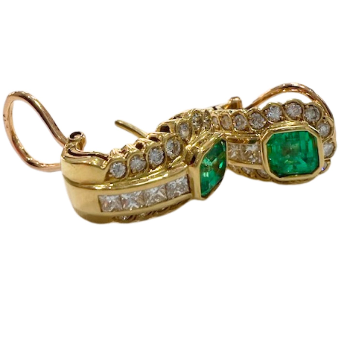 PENDIENTES DISEÑO CONTEMPORÁNEO de ORO 18 kts con DIAMANTES y ESMERALDA