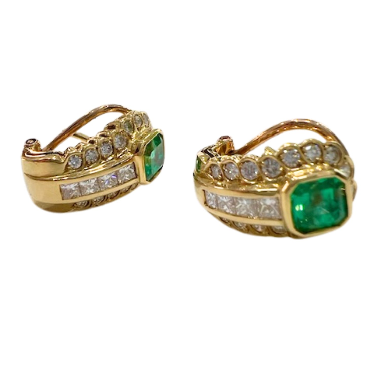 PENDIENTES DISEÑO CONTEMPORÁNEO de ORO 18 kts con DIAMANTES y ESMERALDA