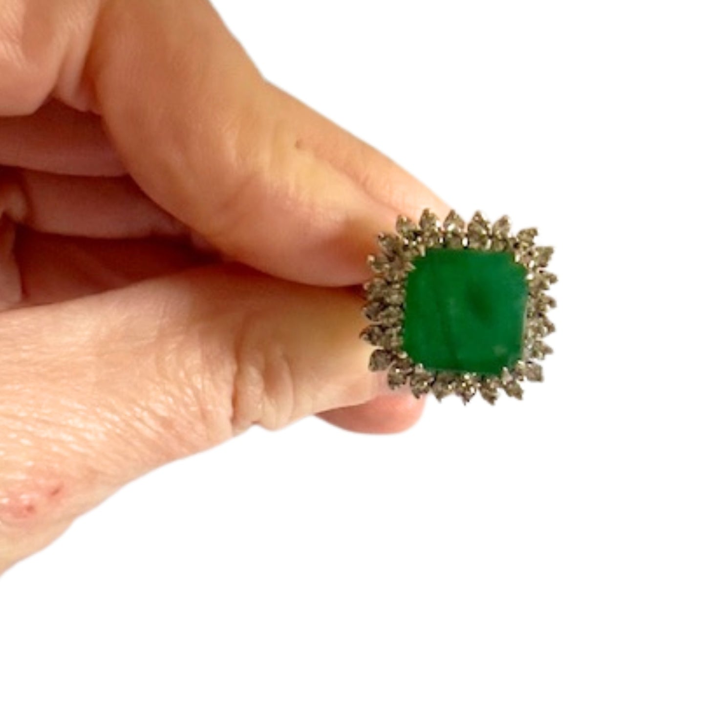 SORTIJA ESTILO RETRO ÉPOCA 1945  de ORO 18 kts con DIAMANTES 0.92 ct y ESMERALDA