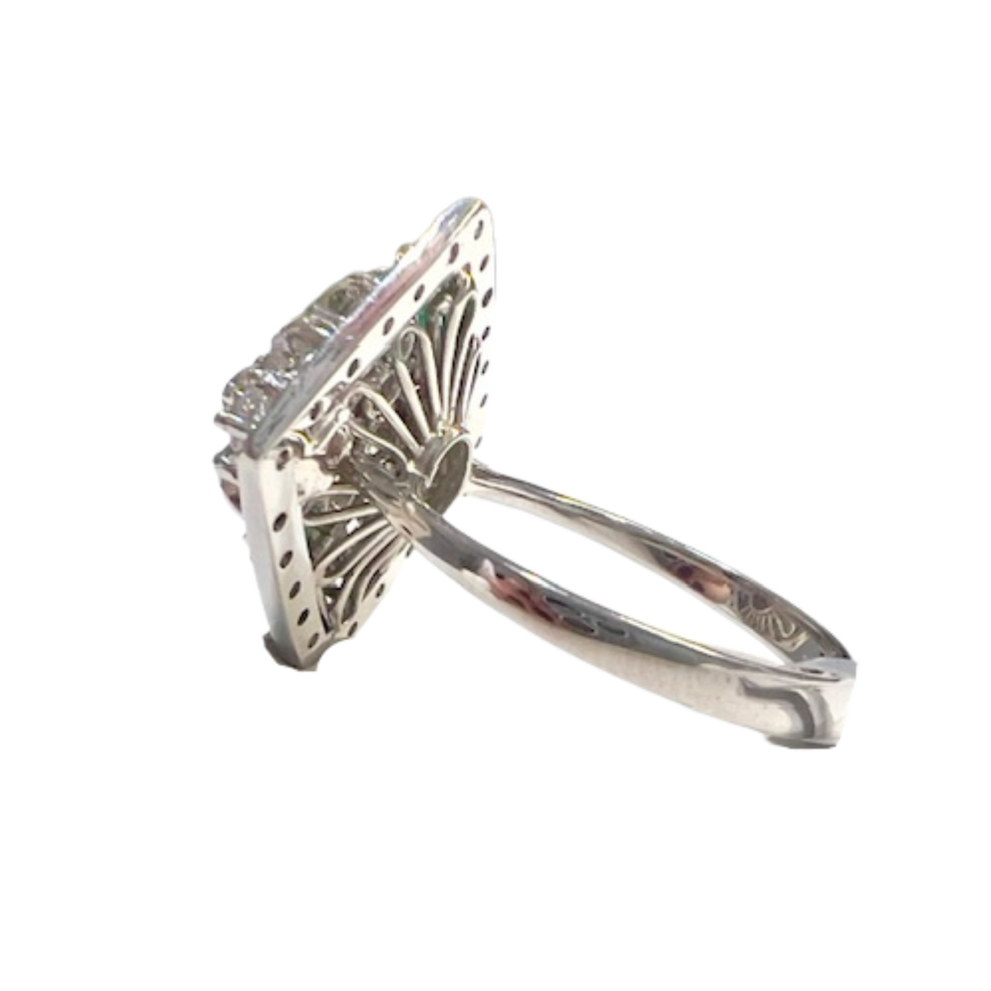 SORTIJA ESTILO CONTEMPORANEO S XX de ORO 18 kts con DIAMANTES y ESMERALDA