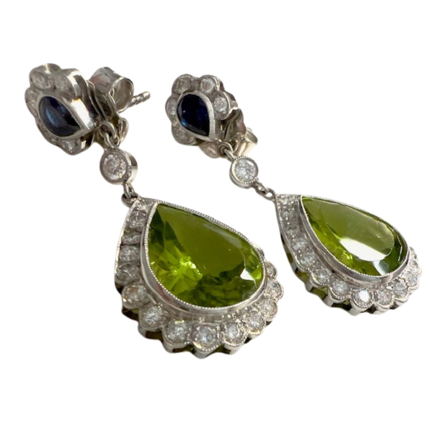 PENDIENTES ESTILO ART DECO de PLATINO 950 kts con DIAMANTES, ZAFIROS y PERIDOTOS