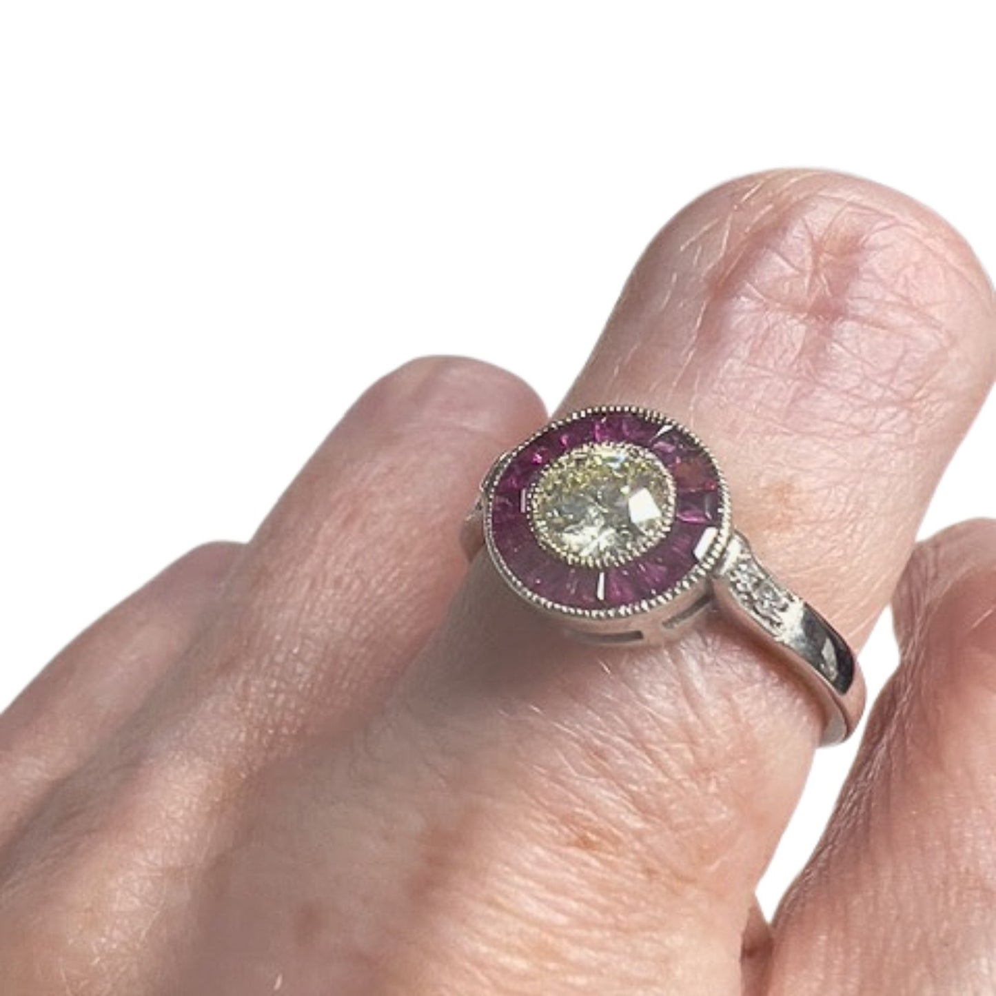 SORTIJA ESTILO ART DECO de ORO 18 kts con RUBI y DIAMANTES