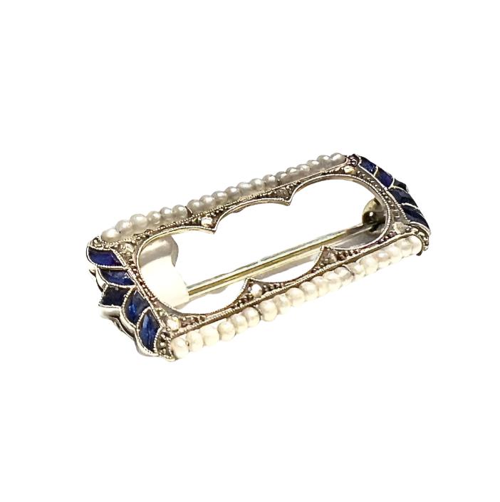 BROCHE ESTILO ART DECO  de PLATINO con DIAMANTES, ZAFIROS y PERLA - *UNICO