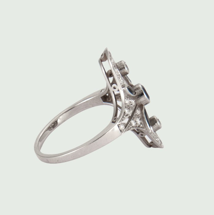 SORTIJA ESTILO ART DECO de ORO 18 kts con DIAMANTES y ZAFIROS