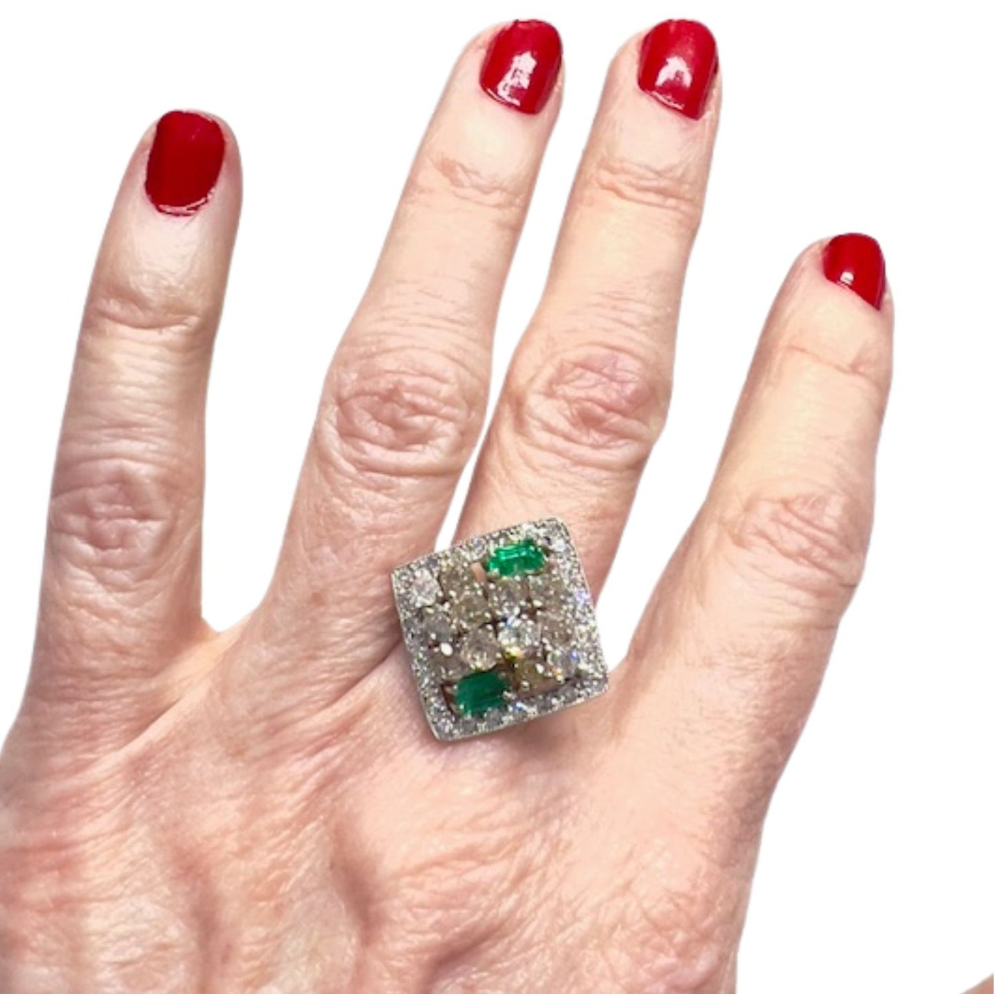 SORTIJA ESTILO CONTEMPORANEO S XX de ORO 18 kts con DIAMANTES y ESMERALDA